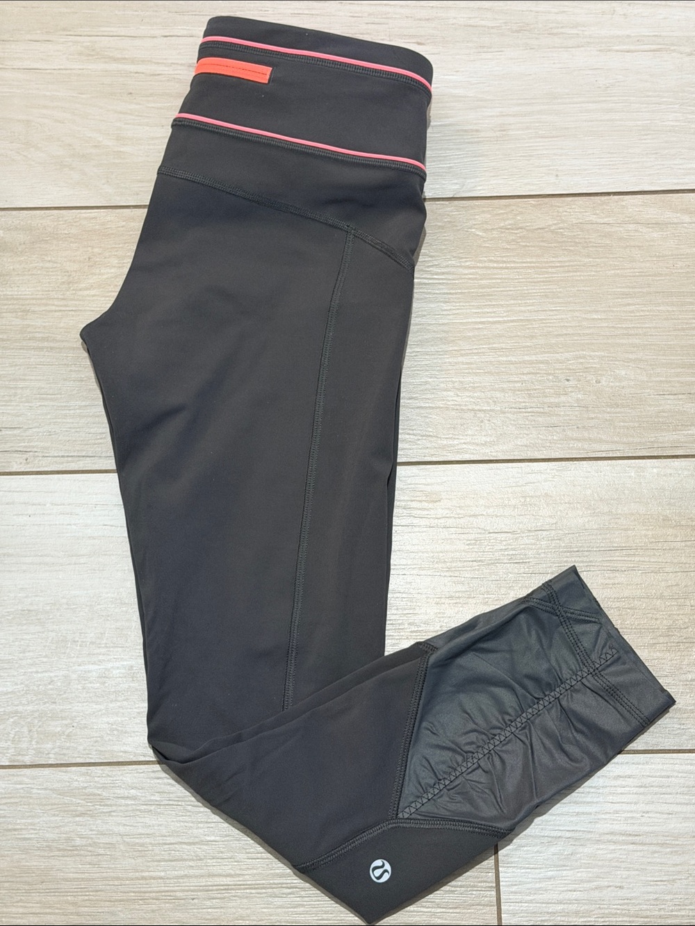 Lululemon Charcoal Gray Crop Running Leggings Pink Trim Size 4 Reflective